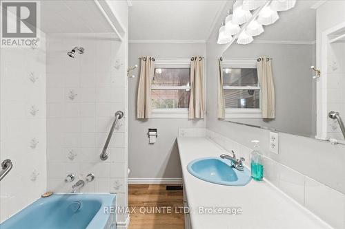 33 Talbot Street, Prince Edward County, ON - Indoor Photo Showing Bathroom