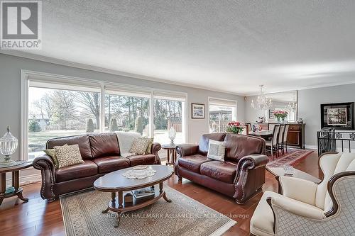 258 Westwood Drive, Oakville, ON - Indoor Photo Showing Living Room