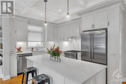 528 Cole Avenue, Ottawa, ON - Indoor Photo Showing Kitchen With Upgraded Kitchen
