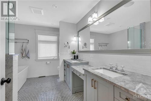 528 Cole Avenue, Ottawa, ON - Indoor Photo Showing Bathroom