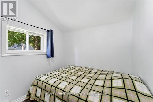 14 - 230-232 Lake Dalrymple Road, Kawartha Lakes, ON - Indoor Photo Showing Bedroom