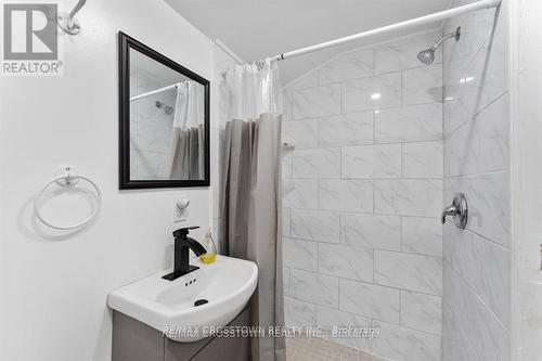 #14 -230-232 Lake Dalrymple Rd, Kawartha Lakes, ON - Indoor Photo Showing Bathroom