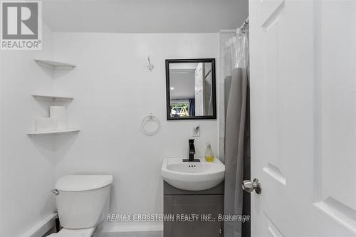 #14 -230-232 Lake Dalrymple Rd, Kawartha Lakes, ON - Indoor Photo Showing Bathroom