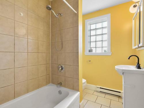 Salle de bains - 604  - 604A 1Re Rue, Saint-Jean-Sur-Richelieu, QC - Indoor Photo Showing Bathroom