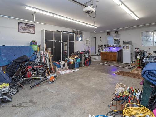 2390 Terrace Rd, Shawnigan Lake, BC - Indoor Photo Showing Garage