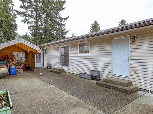 2390 Terrace Rd, Shawnigan Lake, BC - Outdoor With Exterior