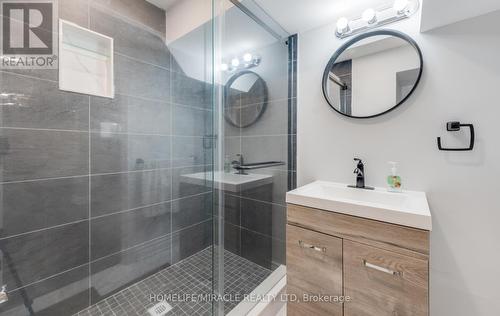 Bsmt - 18 Beaconsfield Drive, Vaughan, ON - Indoor Photo Showing Bathroom