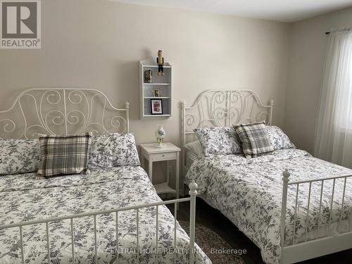 39 Macpherson Cres, Kawartha Lakes, ON - Indoor Photo Showing Bedroom