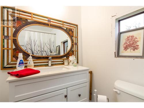 1385 6 Highway, Cherryville, BC - Indoor Photo Showing Bathroom