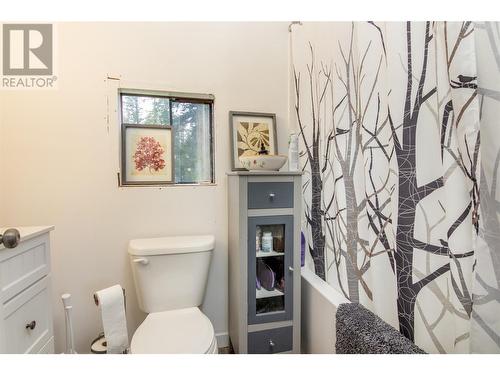 1385 6 Highway, Cherryville, BC - Indoor Photo Showing Bathroom