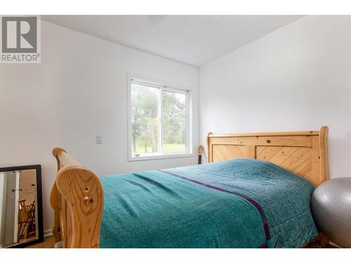 1385 6 Highway, Cherryville, BC - Indoor Photo Showing Bedroom