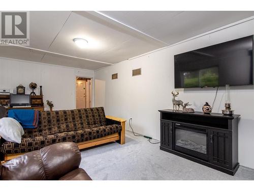 1385 6 Highway, Cherryville, BC - Indoor Photo Showing Living Room