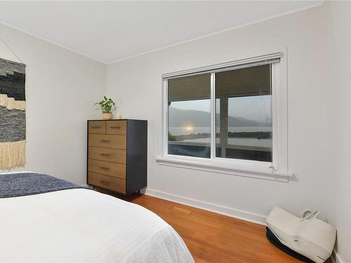 16925 Tsonoqua Dr, Port Renfrew, BC - Indoor Photo Showing Bedroom