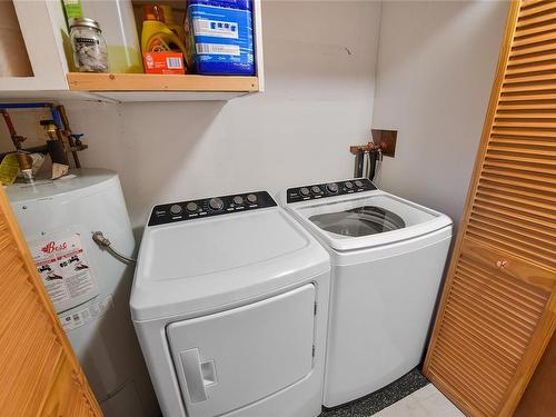 16925 Tsonoqua Dr, Port Renfrew, BC - Indoor Photo Showing Laundry Room