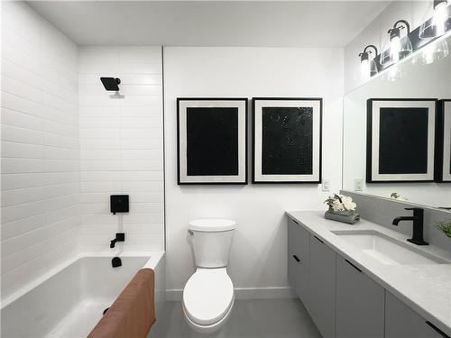 6 Siddiqui Ridge, Winnipeg, MB - Indoor Photo Showing Bathroom