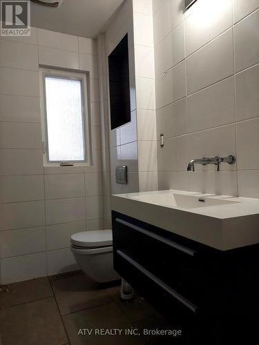 12 Harewood Ave, Toronto, ON - Indoor Photo Showing Bathroom