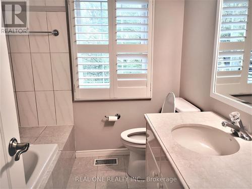 273 Gatestone Avenue, Oakville, ON - Indoor Photo Showing Bathroom