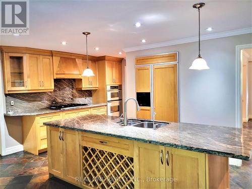 273 Gatestone Ave, Oakville, ON - Indoor Photo Showing Kitchen With Double Sink With Upgraded Kitchen
