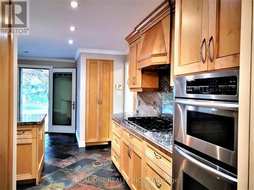 273 Gatestone Avenue, Oakville, ON - Indoor Photo Showing Kitchen