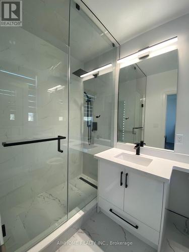 2130 Royal Gala Circle, Mississauga, ON - Indoor Photo Showing Bathroom