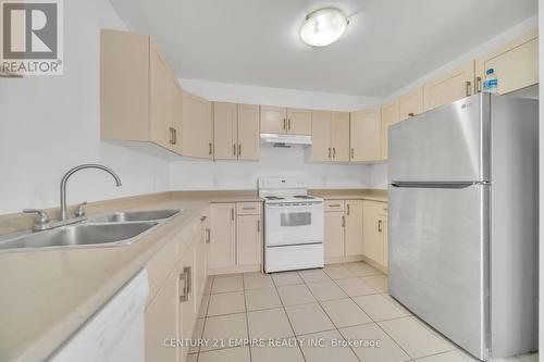 146 Winterberry Boulevard, Thorold, ON - Indoor Photo Showing Kitchen With Double Sink