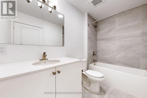 #206 -19 A West St N, Kawartha Lakes, ON - Indoor Photo Showing Bathroom