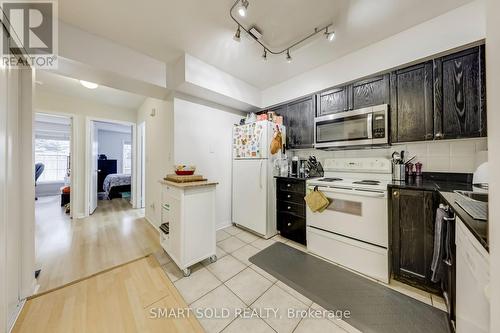 679 - 3 Everson Drive, Toronto, ON - Indoor Photo Showing Kitchen