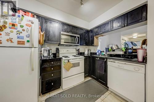 679 - 3 Everson Drive, Toronto, ON - Indoor Photo Showing Kitchen