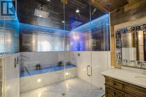 301 - 68 Yorkville Avenue, Toronto, ON - Indoor Photo Showing Bathroom