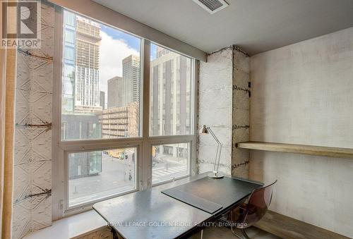 301 - 68 Yorkville Avenue, Toronto, ON - Indoor Photo Showing Other Room