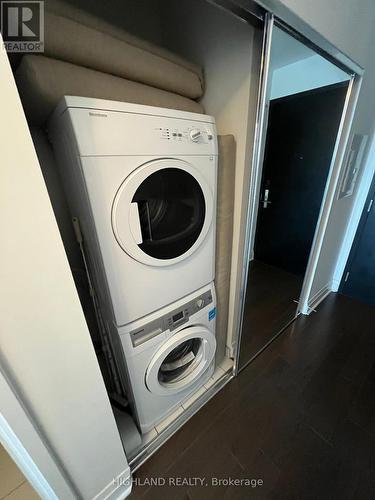 4605 - 1080 Bay Street, Toronto, ON - Indoor Photo Showing Laundry Room