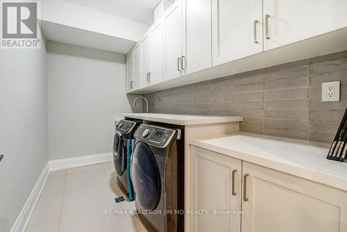 2429 Applewood Dr, Oakville, ON - Indoor Photo Showing Laundry Room