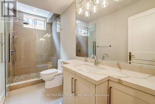 2429 Applewood Drive, Oakville, ON - Indoor Photo Showing Bathroom