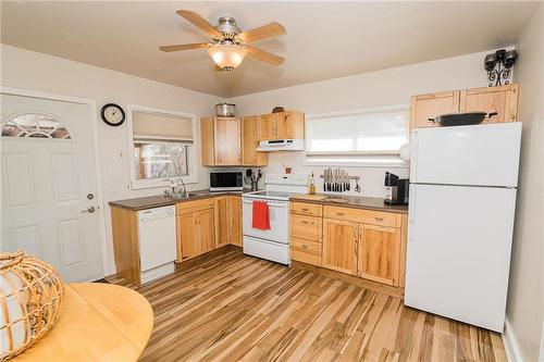 149 2Nd Street Se, Carman, MB - Indoor Photo Showing Kitchen