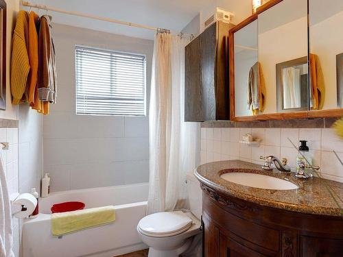 Bathroom - 5711  - 5713 Rue Alphonse, Brossard, QC - Indoor Photo Showing Bathroom