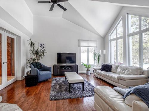 Salon - 1588 Boul. Raymond, Mascouche, QC - Indoor Photo Showing Living Room