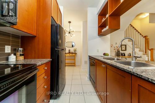 #51 -315 Village Green Sq, Toronto, ON - Indoor Photo Showing Kitchen With Double Sink