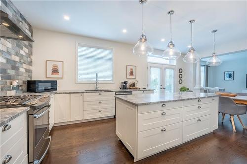 72 Hidden Ridge Crescent, Stoney Creek, ON - Indoor Photo Showing Kitchen With Upgraded Kitchen