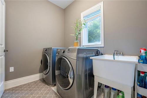 72 Hidden Ridge Crescent, Stoney Creek, ON - Indoor Photo Showing Laundry Room