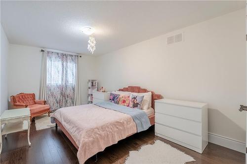 72 Hidden Ridge Crescent, Stoney Creek, ON - Indoor Photo Showing Bedroom