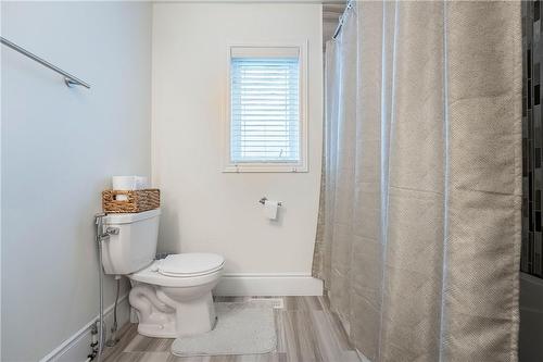 72 Hidden Ridge Crescent, Stoney Creek, ON - Indoor Photo Showing Bathroom