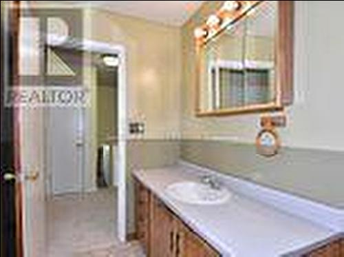 569 Veterans Rd, Oshawa, ON - Indoor Photo Showing Bathroom