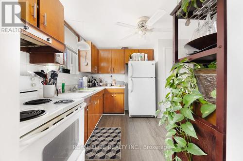 25 Haggert Avenue S, Brampton, ON - Indoor Photo Showing Kitchen