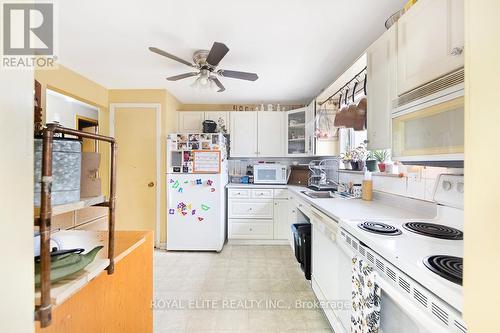 25 Haggert Ave S, Brampton, ON - Indoor Photo Showing Kitchen