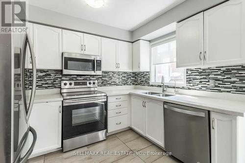 130 Toba Crescent, Brampton, ON - Indoor Photo Showing Kitchen With Double Sink With Upgraded Kitchen