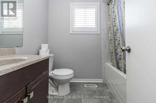 130 Toba Cres, Brampton, ON - Indoor Photo Showing Bathroom