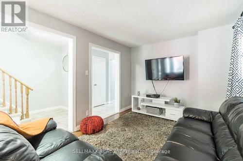 130 Toba Crescent, Brampton, ON - Indoor Photo Showing Living Room