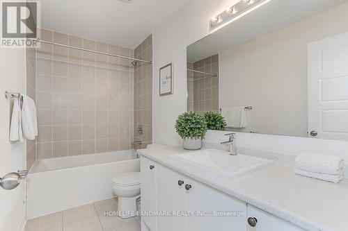 124 Solstice Circ, Newmarket, ON - Indoor Photo Showing Bathroom