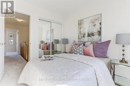124 Solstice Circle, Newmarket, ON - Indoor Photo Showing Bedroom