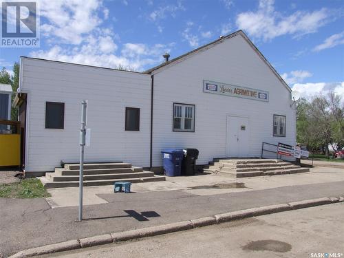 152 1St Street W, Leader, SK 